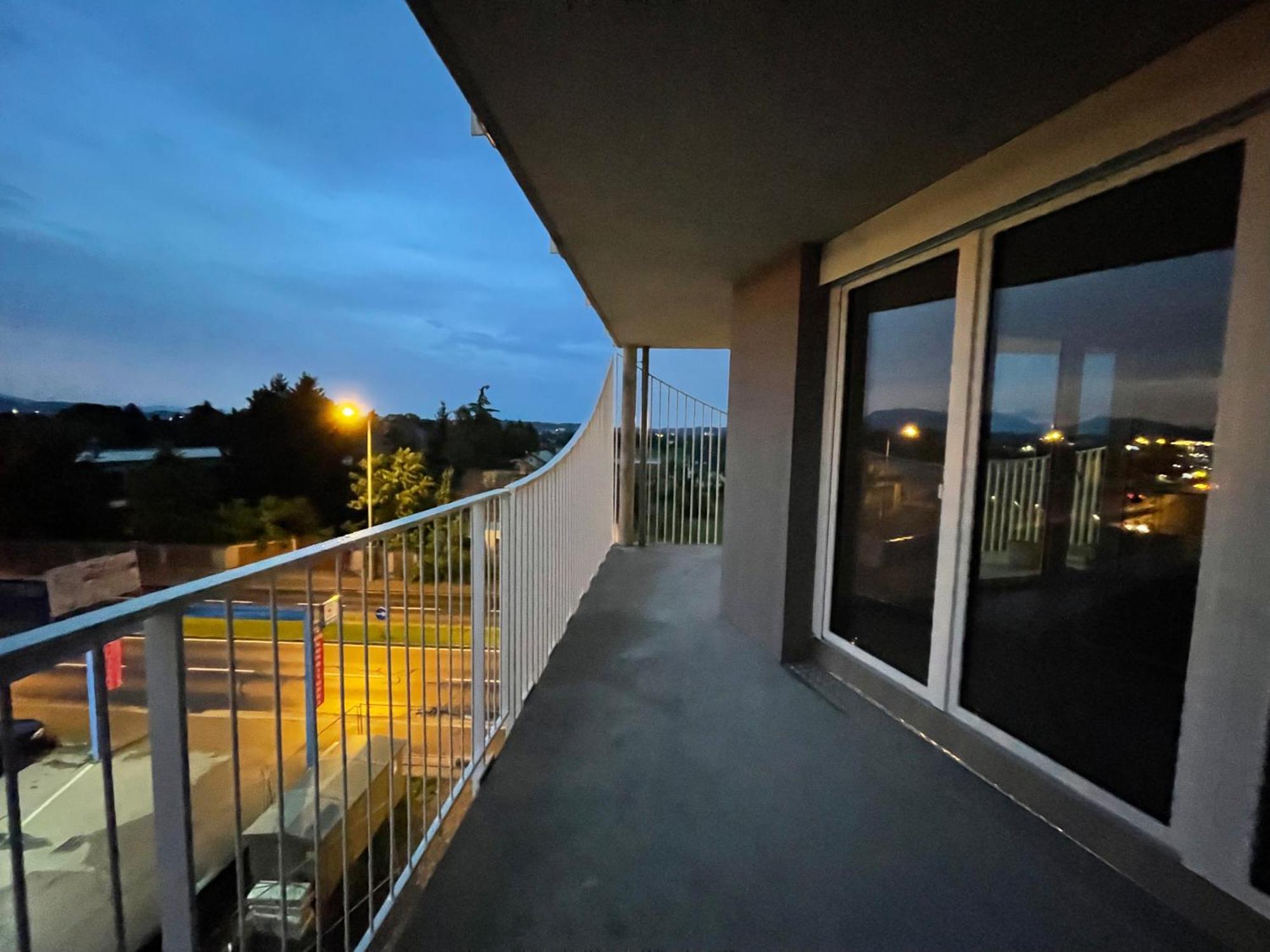 Luxusapartment Mit 40 Qm Terrasse, E-Parkplatz Und Parkplatz Graz Exterior photo