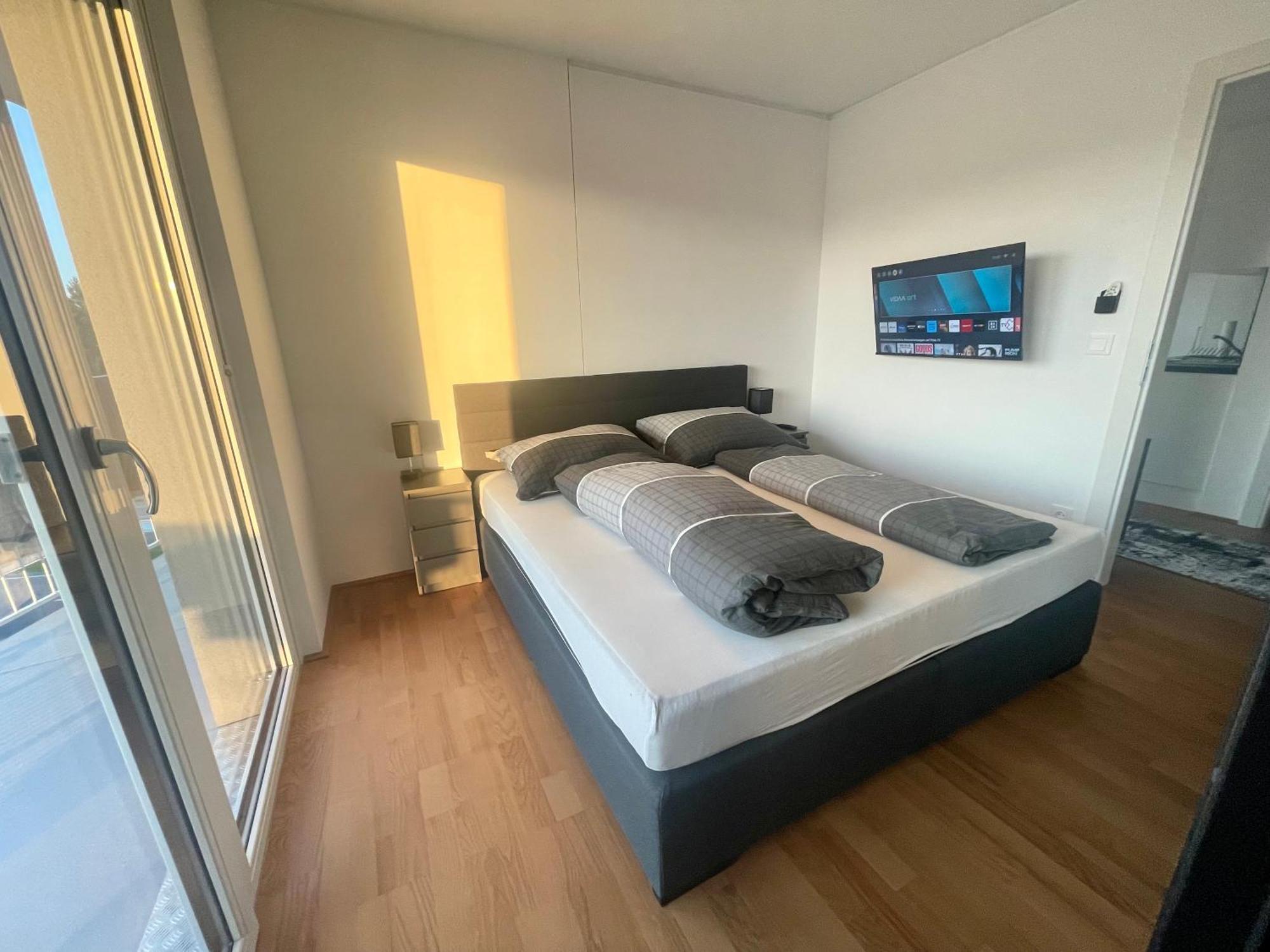 Luxusapartment Mit 40 Qm Terrasse, E-Parkplatz Und Parkplatz Graz Exterior photo