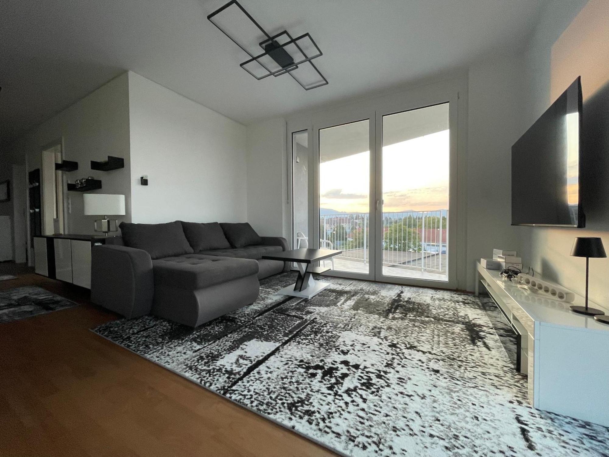 Luxusapartment Mit 40 Qm Terrasse, E-Parkplatz Und Parkplatz Graz Exterior photo