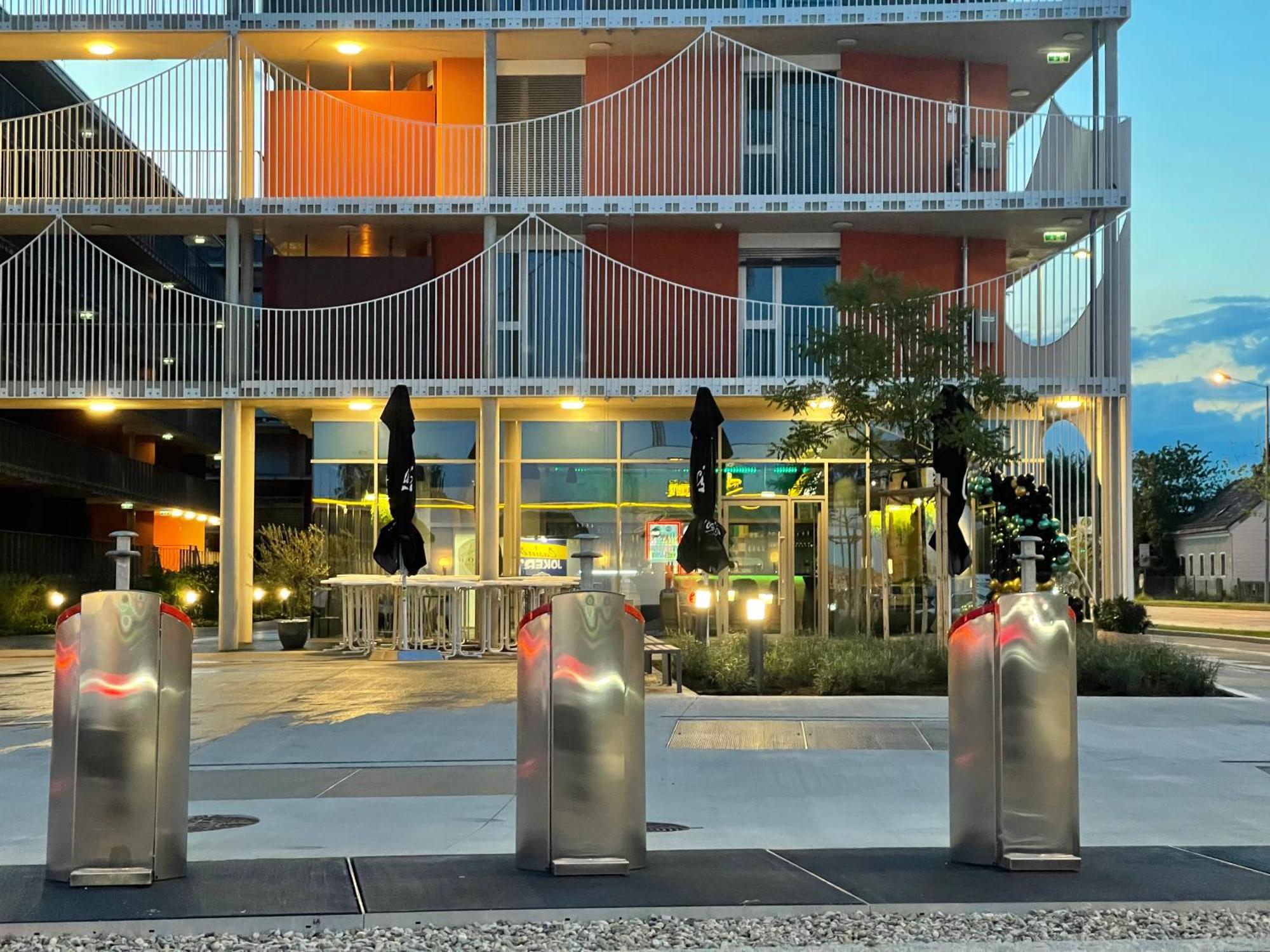 Luxusapartment Mit 40 Qm Terrasse, E-Parkplatz Und Parkplatz Graz Exterior photo